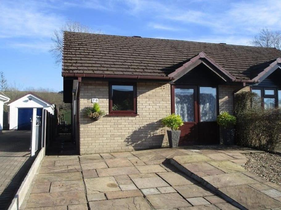 Riverside Bungalow - Direct River Access! Ystradgynlais Exterior foto