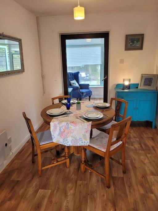 Riverside Bungalow - Direct River Access! Ystradgynlais Exterior foto
